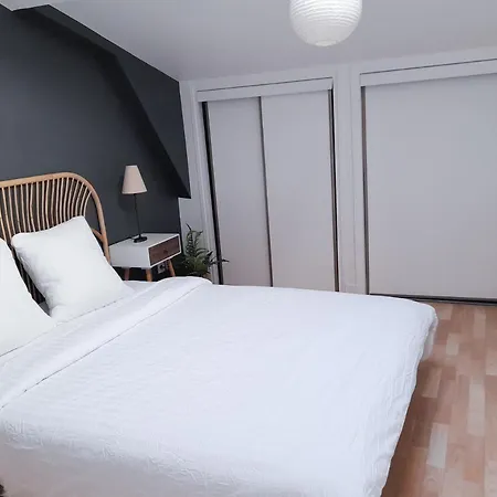 Duplex Lumineux Avec Bureau Separe Dans Le Centre *